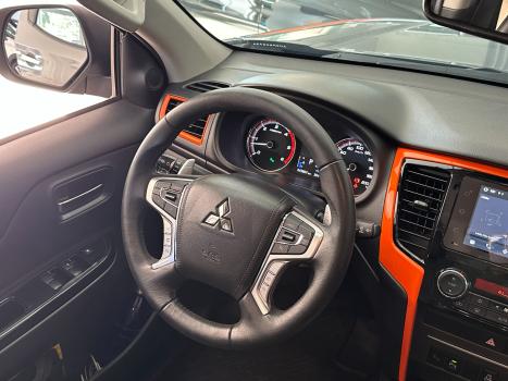 MITSUBISHI L 200 Triton 2.4 16V SPORT HPE-S 4X4 CABINE DUPLA TURBO DIESEL AUTOM�TICO, Foto 14