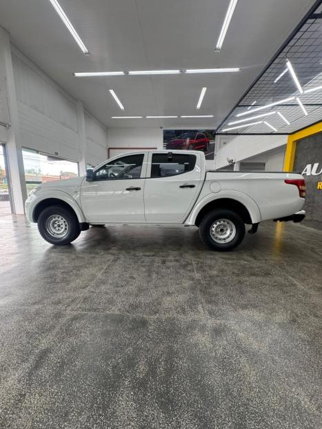 MITSUBISHI L 200 Triton 2.4 16V SPORT GLX 4X4 CABINE DUPLA TURBO DIESEL, Foto 2