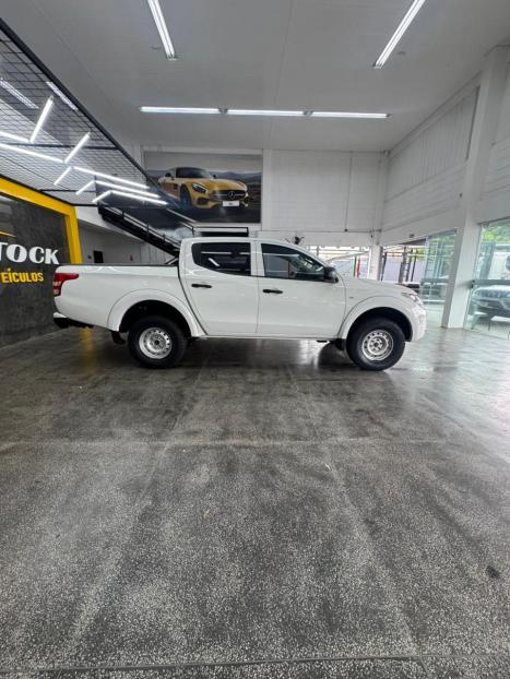 MITSUBISHI L 200 Triton 2.4 16V SPORT GLX 4X4 CABINE DUPLA TURBO DIESEL, Foto 4
