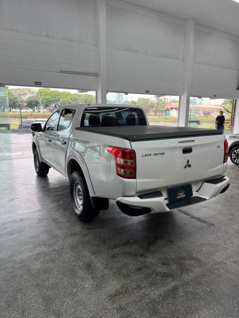 MITSUBISHI L 200 Triton 2.4 16V SPORT GLX 4X4 CABINE DUPLA TURBO DIESEL, Foto 6