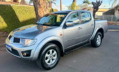 MITSUBISHI L 200 Triton 3.2 16V HPE 4X4 CABINE DUPLA TURBO DIESEL INTERCOOLER AUTOM�TICO, Foto 2