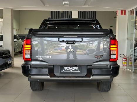 MITSUBISHI L 200 Triton 2.4 16V SPORT SAVANA 4X4 CABINE DUPLA TURBO DIESEL AUTOM�TICO, Foto 4