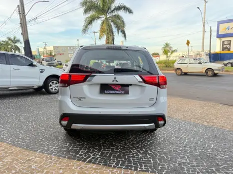MITSUBISHI Outlander 2.2 16V 4P 4X4 HPE-S AWD DIESEL AUTOMTICO, Foto 6
