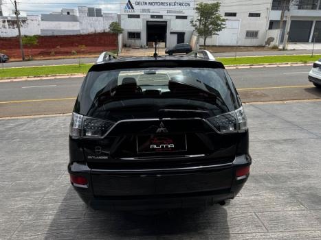 MITSUBISHI Outlander 2.4 16V 4P 4X4 AUTOMÁTICO, Foto 4 MITSUBISHI Outlander 2.4 16V 4P 4X4 AUTOMÁTICO, Foto 4