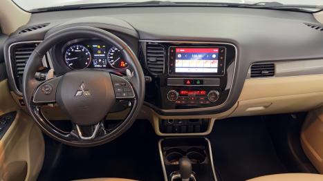 MITSUBISHI Outlander 3.0 V6 24V 4P HPE-S AWD AUTOMTICO, Foto 5
