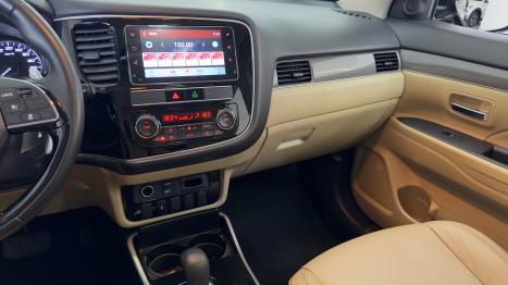MITSUBISHI Outlander 3.0 V6 24V 4P HPE-S AWD AUTOMTICO, Foto 6