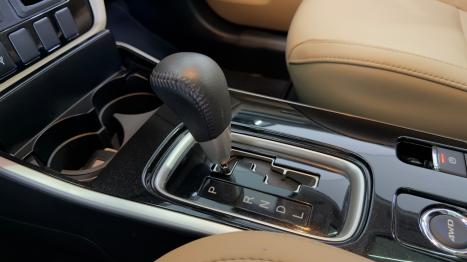 MITSUBISHI Outlander 3.0 V6 24V 4P HPE-S AWD AUTOMTICO, Foto 11