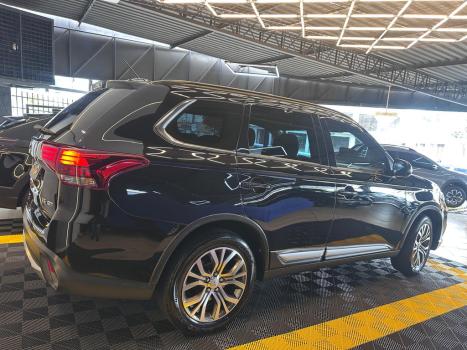 MITSUBISHI Outlander 3.0 V6 24V 4P GT 4X4 AUTOM�TICO, Foto 5