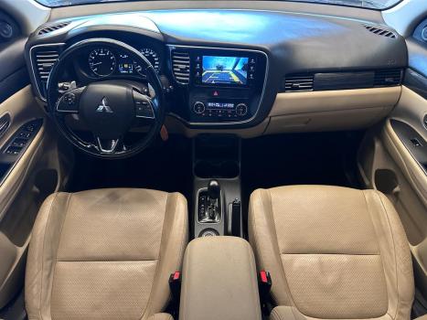 MITSUBISHI Outlander 3.0 V6 24V 4P GT 4X4 AUTOM�TICO, Foto 11
