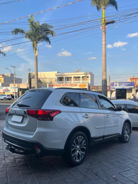 MITSUBISHI Outlander 2.0 16V 4P AUTOM�TICO, Foto 9