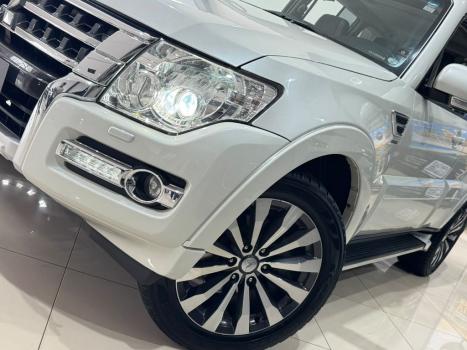 MITSUBISHI Pajero 3.2 16V 4P 4X4 7 LUGARES HPE TURBO DIESEL INTERCOOLER AUTOM�TICO, Foto 4