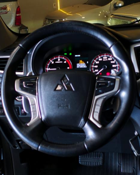 MITSUBISHI Triton 2.4 HPE-S BITURBO DIESEL CABINE DUPLA 4X4 AUTOM�TICO, Foto 8