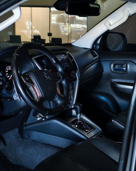 MITSUBISHI Triton 2.4 HPE-S BITURBO DIESEL CABINE DUPLA 4X4 AUTOM�TICO, Foto 9
