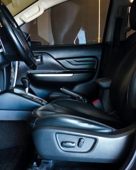MITSUBISHI Triton 2.4 HPE-S BITURBO DIESEL CABINE DUPLA 4X4 AUTOM�TICO, Foto 13