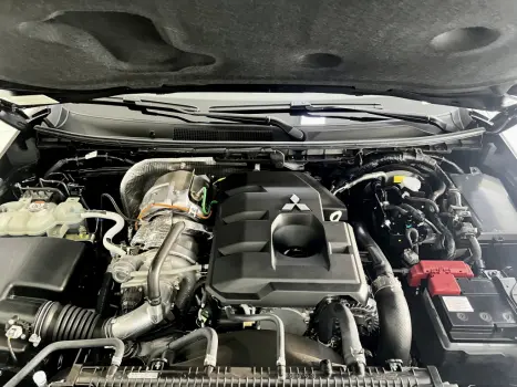 MITSUBISHI Triton 2.4 HPE-S BITURBO DIESEL CABINE DUPLA 4X4 AUTOM�TICO, Foto 13