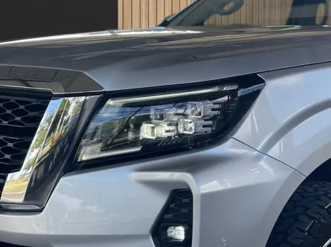 NISSAN Frontier 2.3 16V PLATINUM CABINE DUPLA 4X4 BI-TURBO DIESEL AUTOMÁTICO, Foto 6 NISSAN Frontier 2.3 16V PLATINUM CABINE DUPLA 4X4 BI-TURBO DIESEL AUTOMÁTICO, Foto 6