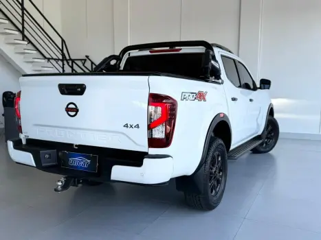 NISSAN Frontier 2.3 16V PRO4X CABINE DUPLA 4X4 BI-TURBO DIESEL AUTOMTICO, Foto 4