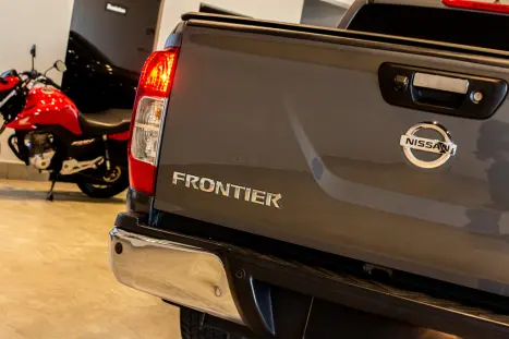 NISSAN Frontier 2.3 16V XE 4X4 CABINE DUPLA BI-TURBO DIESEL AUTOMTICO, Foto 4