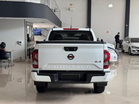 NISSAN Frontier 2.3 16V PRO4X CABINE DUPLA 4X4 BI-TURBO DIESEL AUTOMTICO, Foto 4