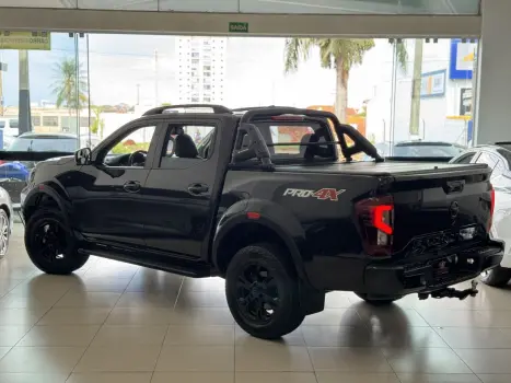 NISSAN Frontier 2.3 16V PRO4X CABINE DUPLA 4X4 BI-TURBO DIESEL AUTOMTICO, Foto 3