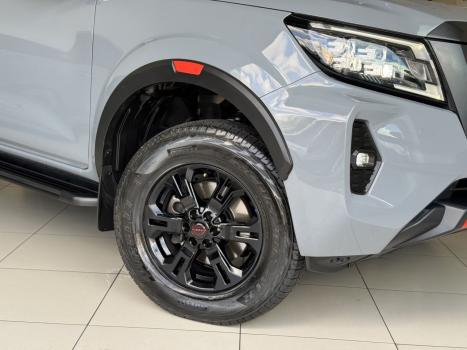 NISSAN Frontier 2.3 16V PRO4X CABINE DUPLA 4X4 BI-TURBO DIESEL AUTOM�TICO, Foto 3