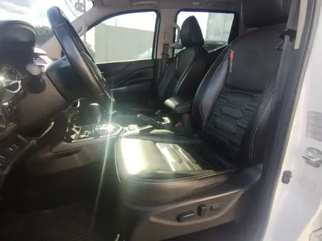 NISSAN Frontier 2.3 16V PRO4X CABINE DUPLA 4X4 BI-TURBO DIESEL AUTOM�TICO, Foto 13