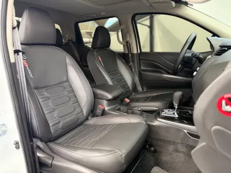 NISSAN Frontier 2.3 16V PRO4X CABINE DUPLA 4X4 BI-TURBO DIESEL AUTOM�TICO, Foto 4