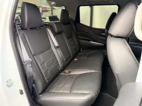 NISSAN Frontier 2.3 16V PRO4X CABINE DUPLA 4X4 BI-TURBO DIESEL AUTOM�TICO, Foto 5