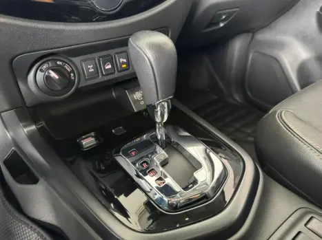 NISSAN Frontier 2.3 16V PRO4X CABINE DUPLA 4X4 BI-TURBO DIESEL AUTOM�TICO, Foto 18