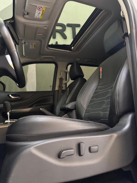NISSAN Frontier 2.3 16V PRO4X CABINE DUPLA 4X4 BI-TURBO DIESEL AUTOM�TICO, Foto 4