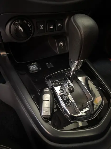 NISSAN Frontier 2.3 16V PRO4X CABINE DUPLA 4X4 BI-TURBO DIESEL AUTOM�TICO, Foto 8