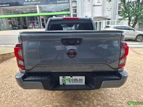 NISSAN Frontier 2.3 16V PRO4X CABINE DUPLA 4X4 BI-TURBO DIESEL AUTOM�TICO, Foto 2