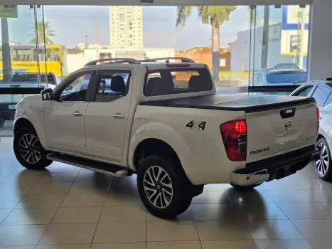 NISSAN Frontier 2.3 16V LE 4X4 CABINE DUPLA BI-TURBO DIESEL AUTOM�TICO, Foto 4