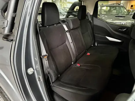NISSAN Frontier 2.3 ATTACK CABINE DUPLA 4X4 BI-TURBO DIESEL AUTOM�TICO, Foto 9