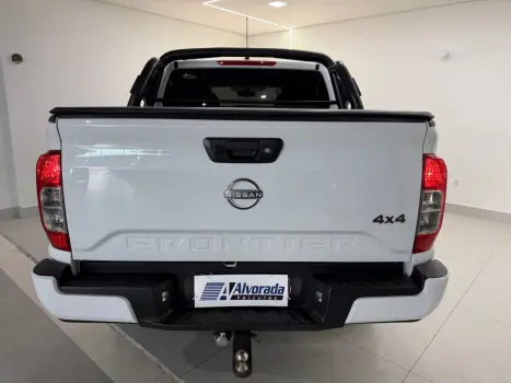 NISSAN Frontier 2.3 ATTACK CABINE DUPLA 4X4 BI-TURBO DIESEL AUTOM�TICO, Foto 13