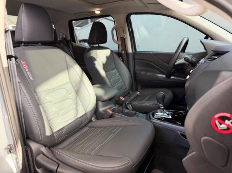 NISSAN Frontier 2.3 16V PRO4X CABINE DUPLA 4X4 BI-TURBO DIESEL AUTOM�TICO, Foto 4