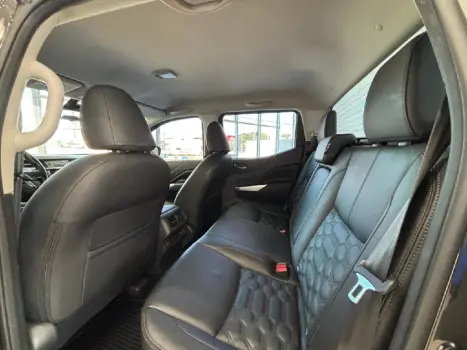 NISSAN Frontier 2.3 16V XE 4X4 CABINE DUPLA BI-TURBO DIESEL AUTOM�TICO, Foto 9