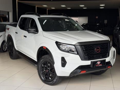 NISSAN Frontier 2.3 16V PRO4X CABINE DUPLA 4X4 BI-TURBO DIESEL AUTOM�TICO, Foto 2