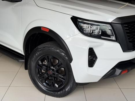 NISSAN Frontier 2.3 16V PRO4X CABINE DUPLA 4X4 BI-TURBO DIESEL AUTOM�TICO, Foto 3