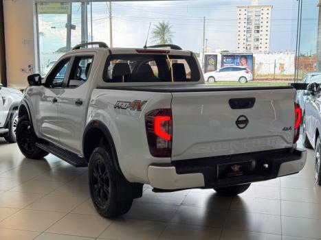 NISSAN Frontier 2.3 16V PRO4X CABINE DUPLA 4X4 BI-TURBO DIESEL AUTOM�TICO, Foto 4