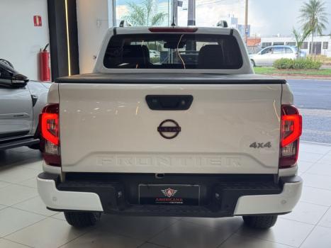 NISSAN Frontier 2.3 16V PRO4X CABINE DUPLA 4X4 BI-TURBO DIESEL AUTOM�TICO, Foto 7