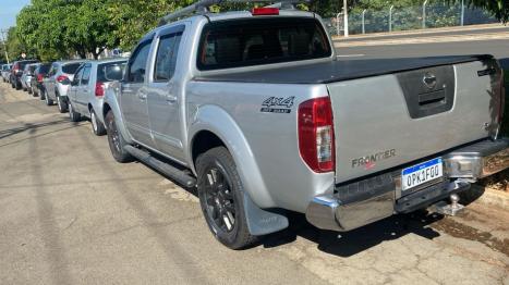 NISSAN Frontier 2.3 16V LE 4X4 CABINE DUPLA BI-TURBO DIESEL AUTOM�TICO, Foto 3