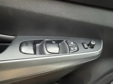 NISSAN Frontier 2.3 16V PLATINUM CABINE DUPLA 4X4 BI-TURBO DIESEL AUTOM�TICO, Foto 10