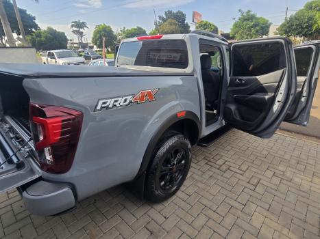 NISSAN Frontier 2.3 16V PRO4X CABINE DUPLA 4X4 BI-TURBO DIESEL AUTOM�TICO, Foto 2