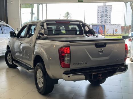 NISSAN Frontier 2.3 16V XE 4X4 CABINE DUPLA BI-TURBO DIESEL AUTOM�TICO, Foto 3