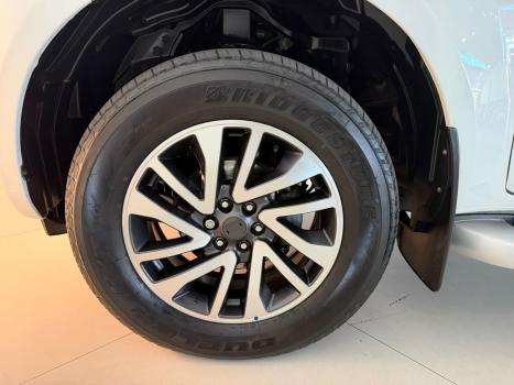 NISSAN Frontier 2.3 16V XE 4X4 CABINE DUPLA BI-TURBO DIESEL AUTOM�TICO, Foto 15