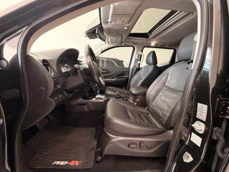 NISSAN Frontier 2.3 16V PRO4X CABINE DUPLA 4X4 BI-TURBO DIESEL AUTOM�TICO, Foto 4