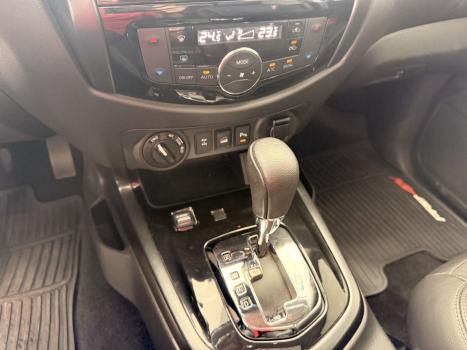 NISSAN Frontier 2.3 16V PRO4X CABINE DUPLA 4X4 BI-TURBO DIESEL AUTOM�TICO, Foto 13