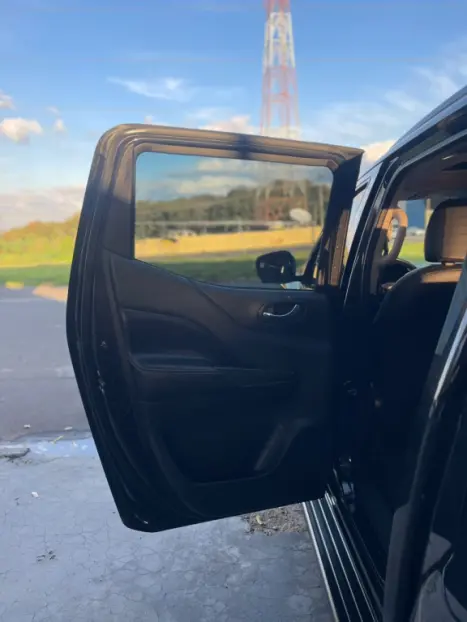 NISSAN Frontier 2.3 16V PRO4X CABINE DUPLA 4X4 BI-TURBO DIESEL AUTOM�TICO, Foto 24