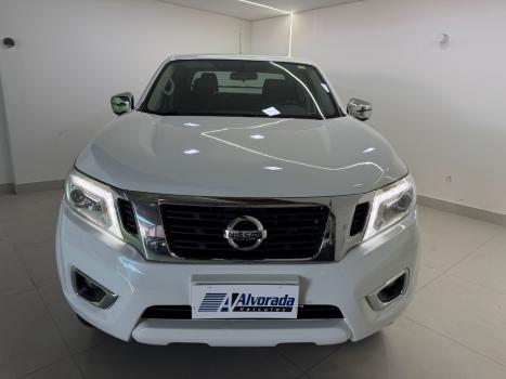 NISSAN Frontier 2.3 16V XE 4X4 CABINE DUPLA BI-TURBO DIESEL AUTOM�TICO, Foto 2